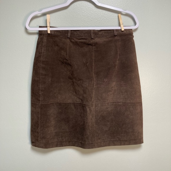 Neutral Zone Brown Sexy
Suede Leather Skirt S/M
Chocolate
Career Office Fall - Picture 2 of 3